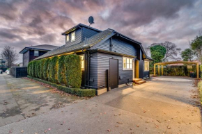 Black Manse With Convenience